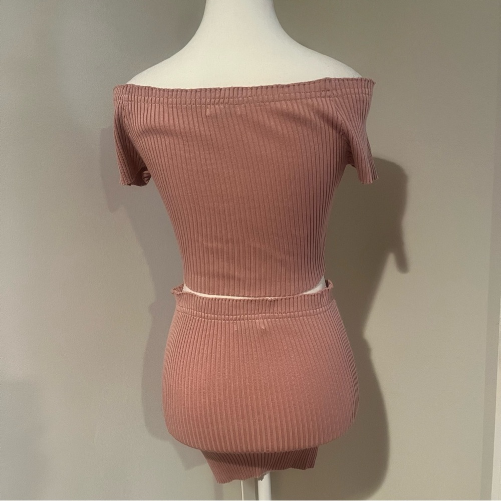 Noble U Off-Shoulder Ribbed Pink Mini Skirt Set - Picture 2 of 2